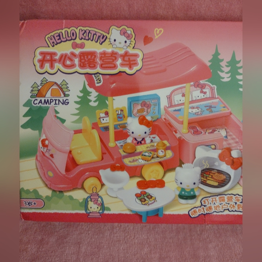 EXCLUSIVE - Hello Kitty & Dear Daniel Officially Licensed My Camper Playset - Picture 3 of 11